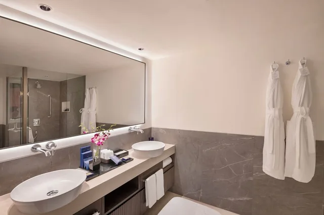 Residential, Suite, Bay View, The Oberoi Mumbai 3/4