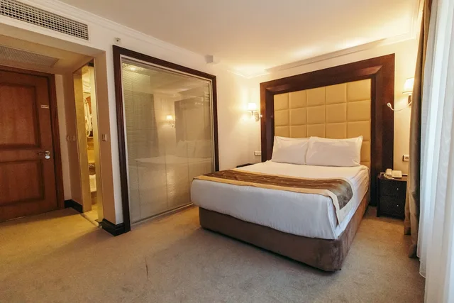 غرفة قياسية بسرير كوين بإطلالة على المدينة بغرفة نوم واحدة، Ck Farabi Hotel 1/3