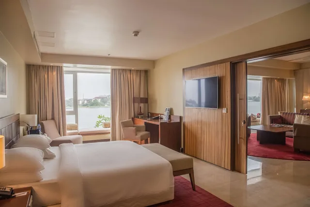 Suite, King Bed, Lagoon View, Balcony, Lounge Access، Radisson Blu Anchorage Hotel 1/10