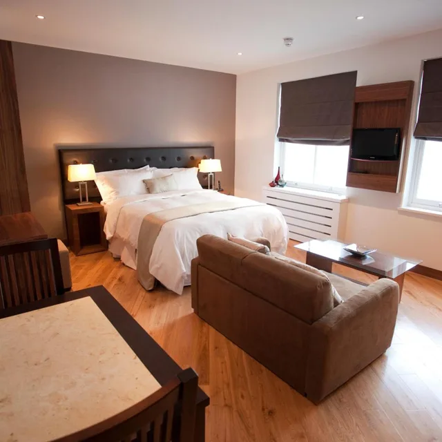 Executive, Studio, Double Bed, Presidential Apartments - Kensington 4/10