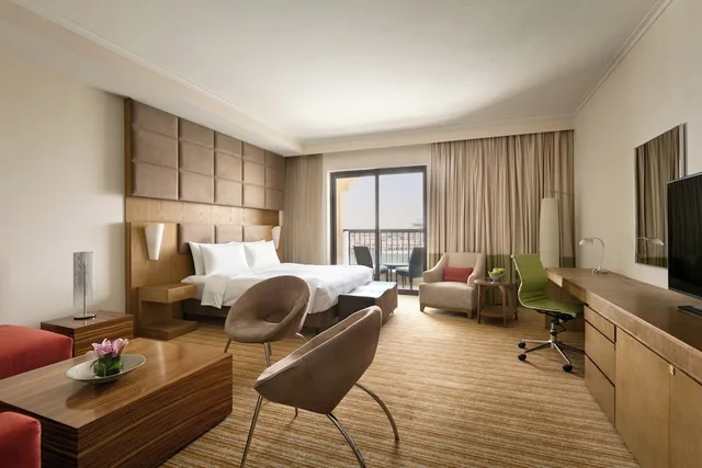 Executive, Suite, King Bed, Traders Hotel, Qaryat Al Beri, Abu Dhabi 2/3
