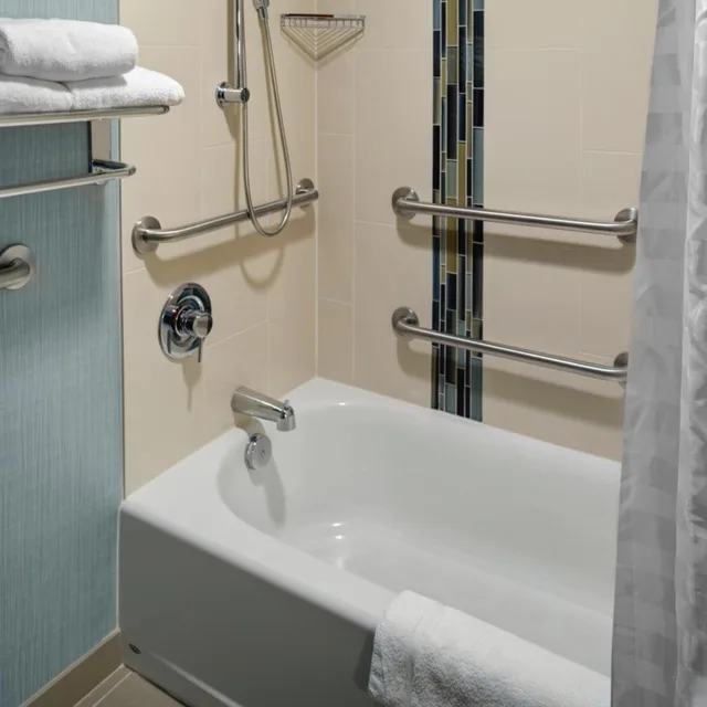 غرفة بسرير كينج بحوض استحمام لذوي الإعاقة، Hyatt Place Atlanta/Alpharetta/Windward Parkway 3/4