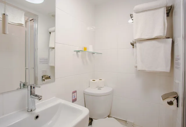 Family, Double and Twin Beds, London Town Hotel 6/6