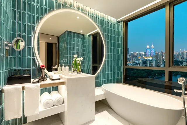 غرفة بريميوم بسرير كينج مع دخول الصالة، HUALUXE Shanghai Changfeng Park 7/8