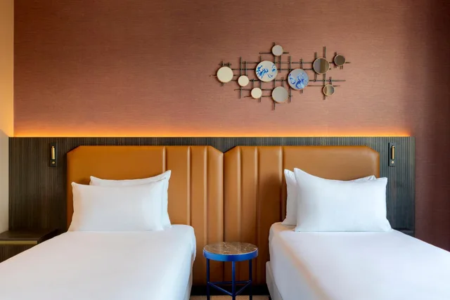 Room, Twin Beds, Airport View، Corendon Amsterdam Schiphol Airport, a Tribute Portfolio Hotel 2/6