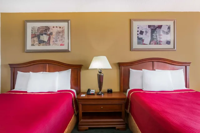 غرفة بسريرين مزدوجين للمدخنين، Howard Johnson by Wyndham Salem Hotel & Conference Center 4/4