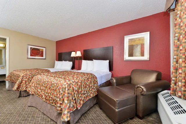 Room, 2 Double Beds, Rodeway Inn Ardmore,OK 2/2
