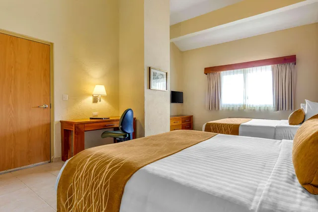Efficiency, Suite, 2 Double Beds، Comfort Inn Puerto Vallarta Golfside & Marina 2/5