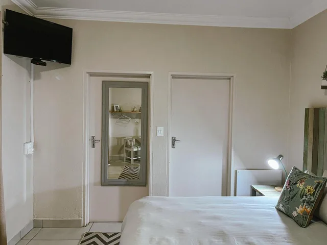 Room, Double Bed, Private Bathroom, Rondebossie Farm Retreat 1/3