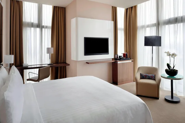 غرفة ديلوكس بسرير كينج بإطلالة على المدينة، Istanbul Marriott Hotel Sisli 2/5