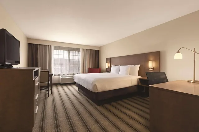Room, King Bed, Country Inn & Suites by Radisson, Billings, MT 5/8