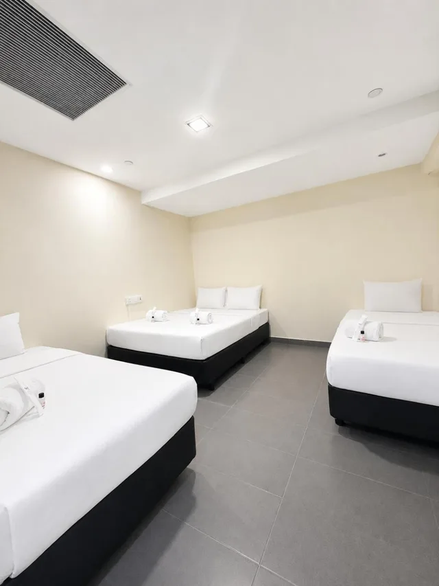 سكن مشترك مختلط، Sandpiper Hotel 2/3