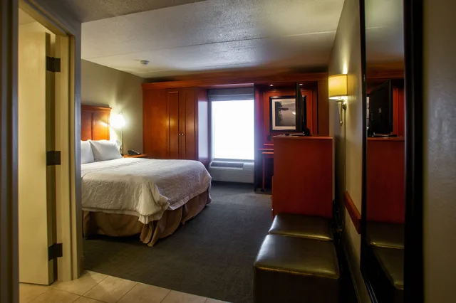 Room, Queen Bed, Hampton Inn Wheeling 6/7