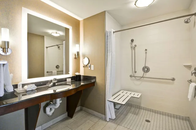 غرفة بسرير كينج مع أريكة لذوي الإعاقة، Homewood Suites Wilmington Mayfaire 3/4