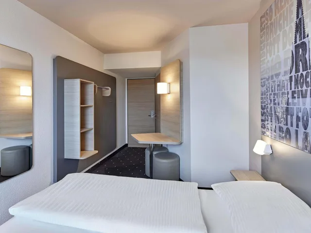 غرفة بسرير كوين، B&B Hotel Koln-West 3/10
