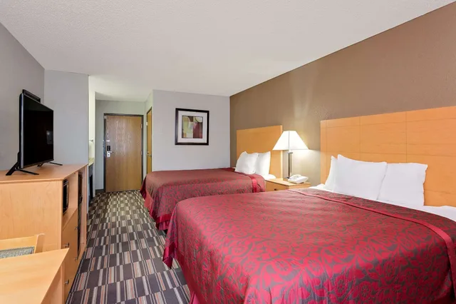 غرفة قياسية بسريرين كوين، Days Inn by Wyndham Sturtevant / Racine / Mount Pleasant 3/8