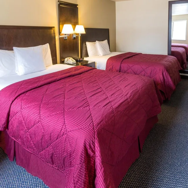 غرفة بسريرين كوين، Cedars Inn 4/10