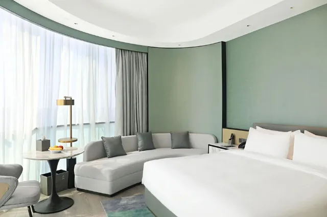 Deluxe, Double Bed, Lake View, Novotel Shanghai Wanyuan 2/4