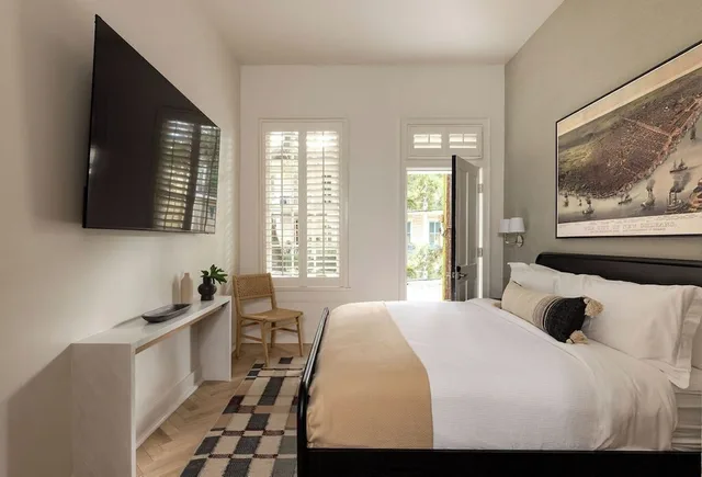 غرفة بريميوم بسرير كينج، The Garden District Hotel 3/5