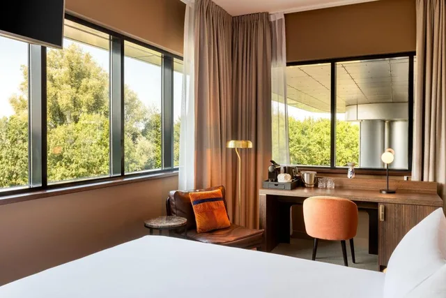 غرفة عائلية بسريرين منفصلين وسرير كينج، Corendon Amsterdam Schiphol Airport, a Tribute Portfolio Hotel 5/7