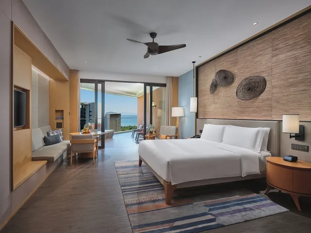 غرفة قياسية بسرير كينج بإطلالة على البحر، Crowne Plaza Sanya Haitang Bay Resort 3/10