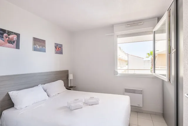 شقة بسرير بطابقين بإطلالة على المسبح بغرفة نوم واحدة مع أريكة، Residence Residhotel Le Mayflower 1/2