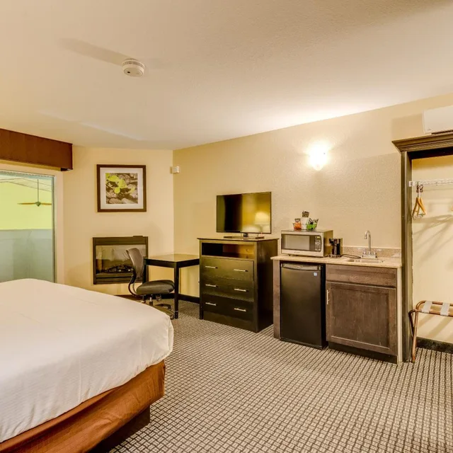 جناح بسرير كينج بشرفة مع أريكة، Best Western Lakewinds 3/8