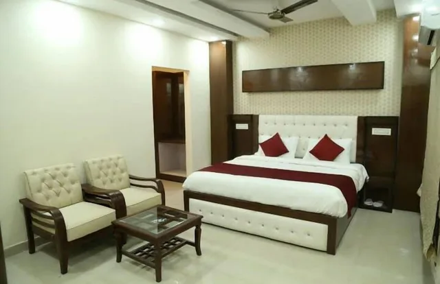 غرفة ديلوكس بسرير مزدوج، Hotel Eurasia Mohali Airport 3/5