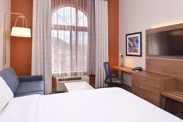 2 Bedrooms, Suite, Holiday Inn Express Glenwood Springs Aspen Area, an IHG Hotel 2/5