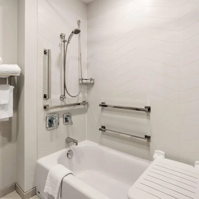 Room, King Bed, Bathtub, Accessible, Fairfield Inn & Suites by Marriott Seattle Downtown/Seattle Center 4/4