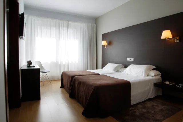 Room, Double Bed, Mendez Nunez 2/6