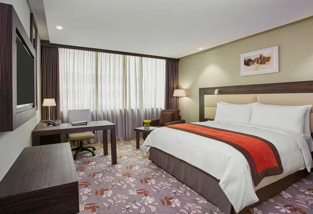 Diplomat, Suite, King Bed، Crowne Plaza Kuwait Al Thuraya 1/2