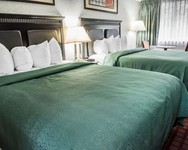 غرفة بسريرين مزدوجين، Quality Inn & Suites Gibsonia - Pittsburgh North PA 2/3