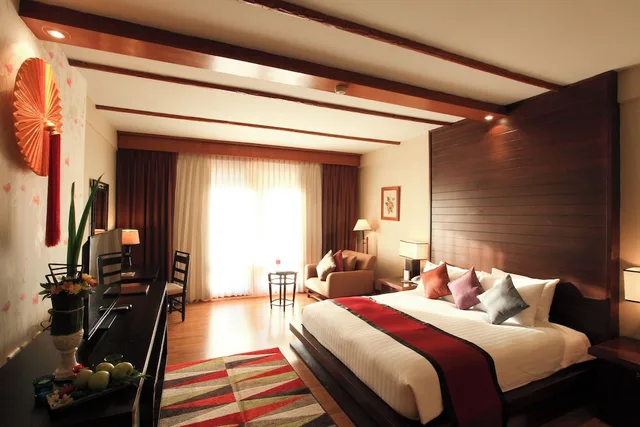 غرفة ديلوكس بسرير كينج بإطلالة على المسبح، Belle Villa Resort Chiangmai 2/5