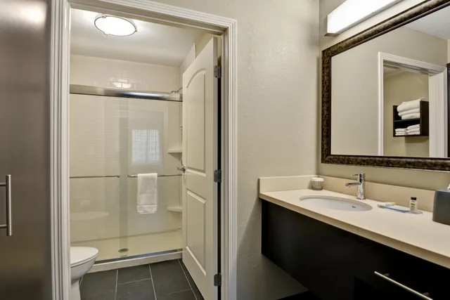 جناح بسرير كينج وسريرين مزدوجين بغرفتي نوم، Staybridge Suites Mt. Juliet - Nashville Area 3/4
