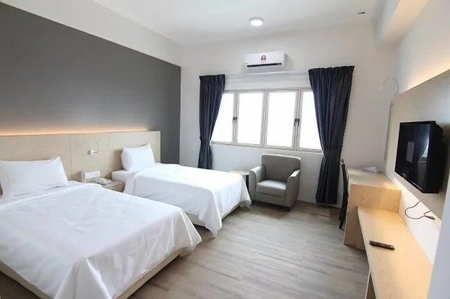 غرفة ديلوكس بسريرين منفصلين، Kingston Hotel 25 at Summit Signature Batu Pahat 1/5