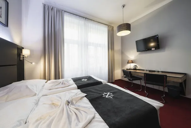 غرفة قياسية بسرير كوين، Hotel Noir 1/10