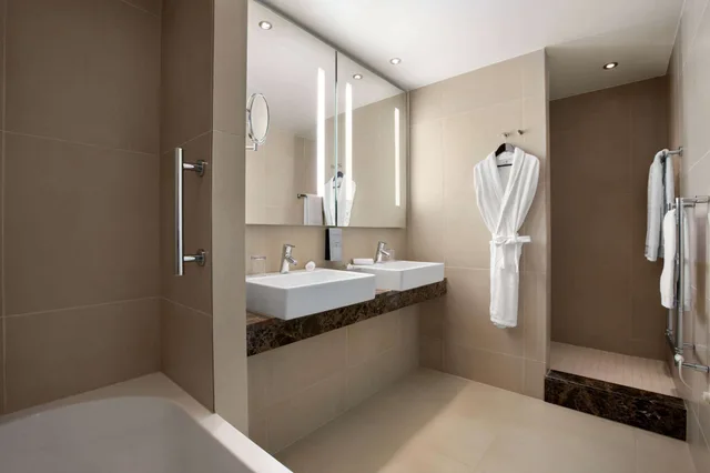 جناح جونيور بسريرين كوين، Dolce By Wyndham La Hulpe Brussels 3/5