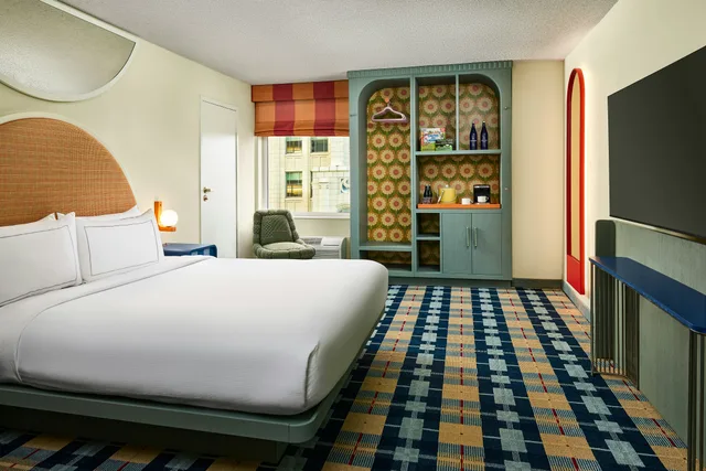 غرفة ركنية بسرير كينج مع أريكة، The Curtis Denver a DoubleTree by Hilton Hotel 3/5