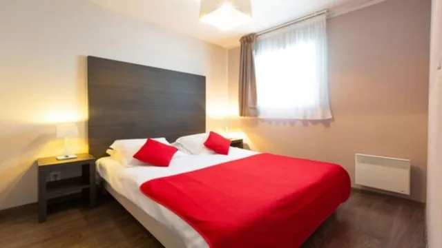 استوديو بسرير مزدوج بإطلالة على المسبح، Residence Vacanceole Le Domaine du Mont 1/2