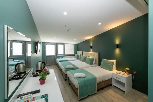 غرفة ثلاثية بشرفة، The Ottoman City Hotel 5/10