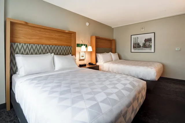 جناح بسريرين كوين، Holiday Inn Lancaster 1/3