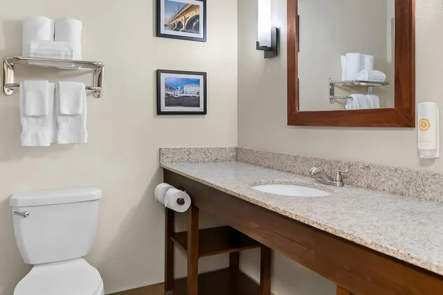 غرفة بسريرين كوين لذوي الإعاقة، Comfort Inn & Suites Taylor - Detroit 6/9