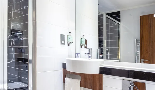 غرفة بسرير مزدوج مع أريكة، Holiday Inn Express Edinburgh Airport Ex Quality Edinburgh Airport 7/7