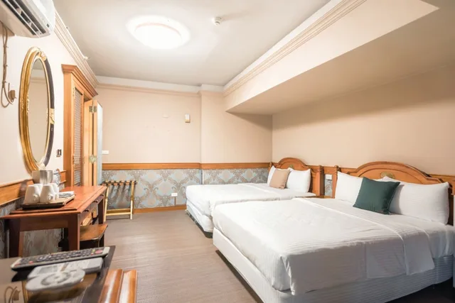 غرفة قياسية ثلاثية بسرير مزدوج وسرير فردي، Hotel de Trianon 5/10