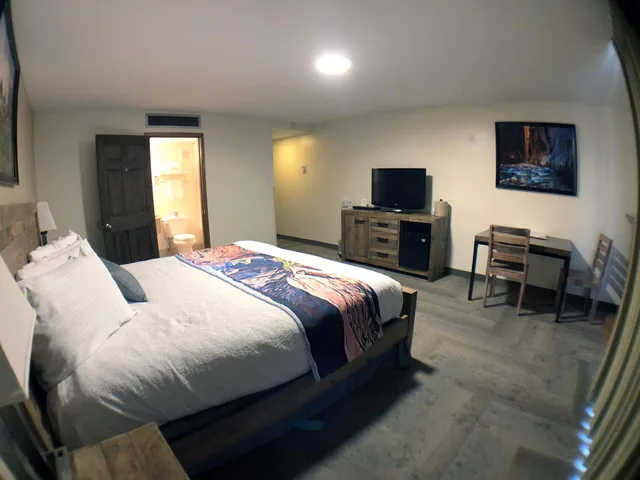 غرفة بسرير كينج، Bumbleberry Inn 2/9