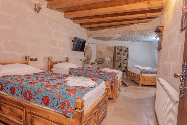 Cave, Junior Suite, Family، Zeus Cave Suites 1/5