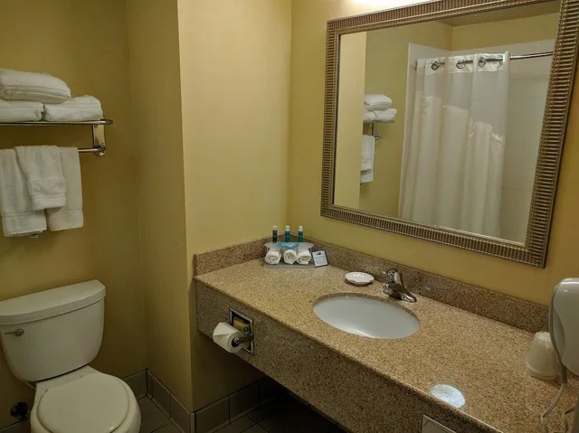 جناح بسريرين كوين مع أريكة، Holiday Inn Express Hotel And Suites Merced 5/7