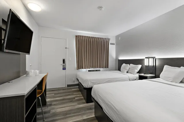 2 Full Beds، Motel6 Oceanside, CA 5/7