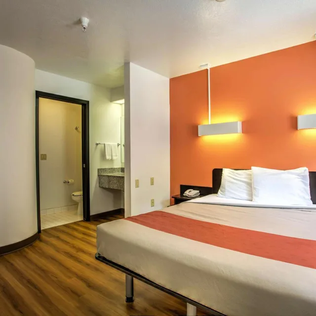1 Queen Bed - Non-Smoking, Micfridge، Motel6 Bozeman, MT 3/10